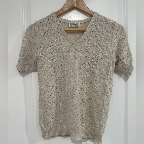 Vintage Sweaters - Vintage D’Allaird’s Made In Canada Cream V-Neck Short Sleeve Sweater
